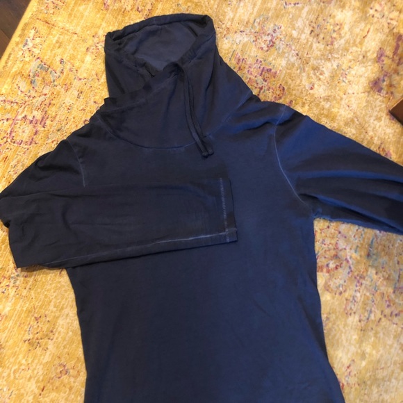 Modern navy turtleneck - Picture 2 of 6